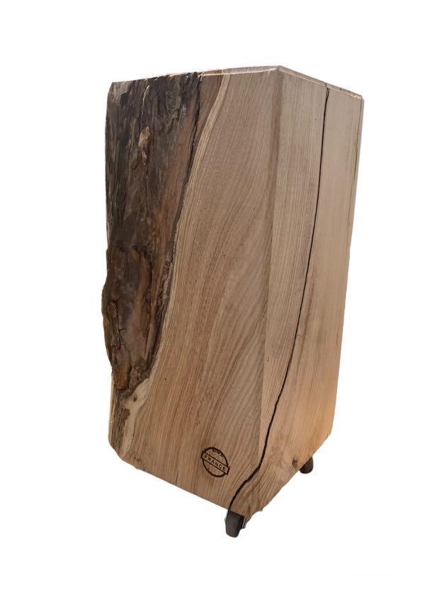 Cube en Châtaigner sur roulettes (N°2) 24/24/49 cm