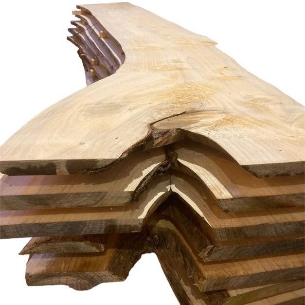 Plots de bois avec plusieurs planches pour la décoration intérieure.